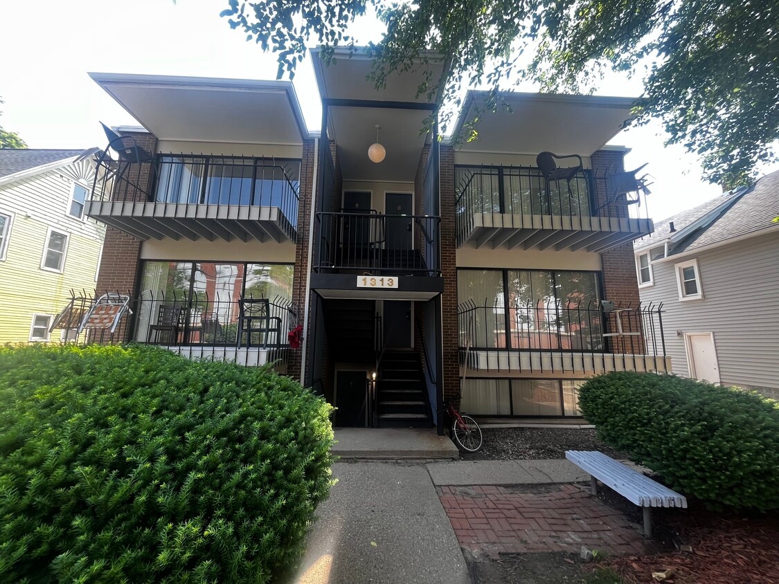 Primary Photo - 1313 S State St
