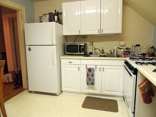 Building Photo - 152 E Gorham St