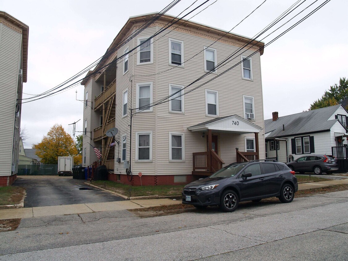 740 Harvard St Unit 3, Manchester, NH 03103 Room for Rent in