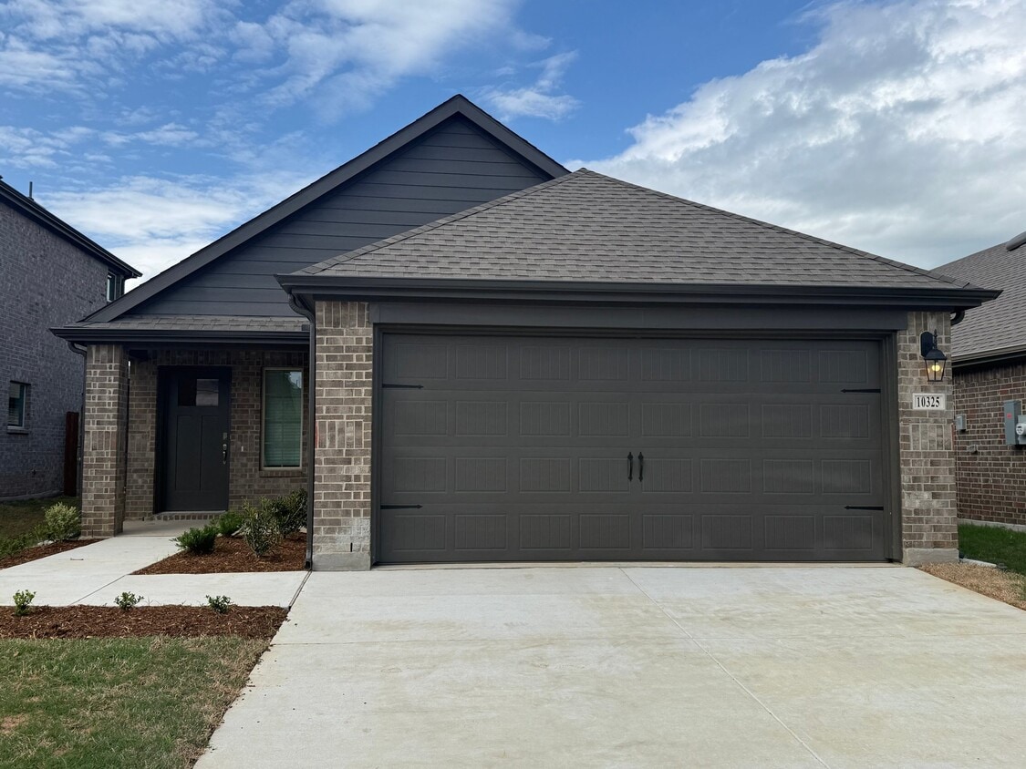 Photo - 10325 Baron Dr (Aubrey, TX)