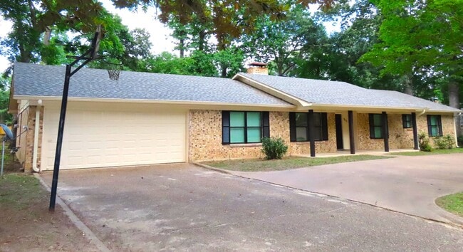 Building Photo - Updated 5 bedroom, 3 bathroom home in Tyle...
