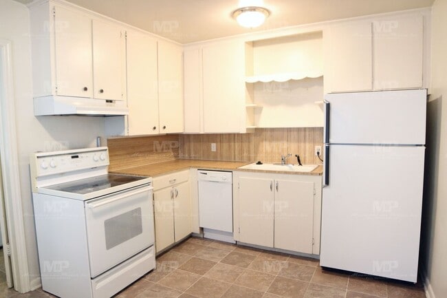 Building Photo - 627 S Grant Ave