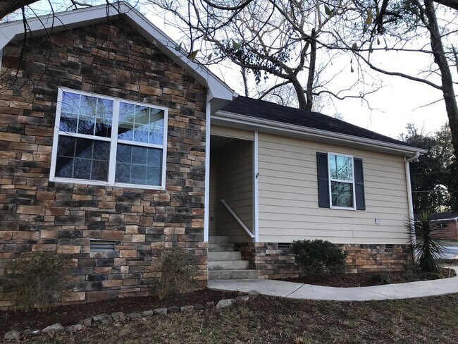 Building Photo - 3BR Eastside Home just off Barnett Shoals
