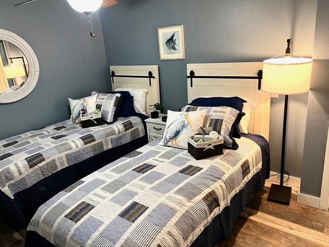 Building Photo - N Kensington Drive