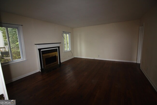 Building Photo - 996 Sycamore Dr