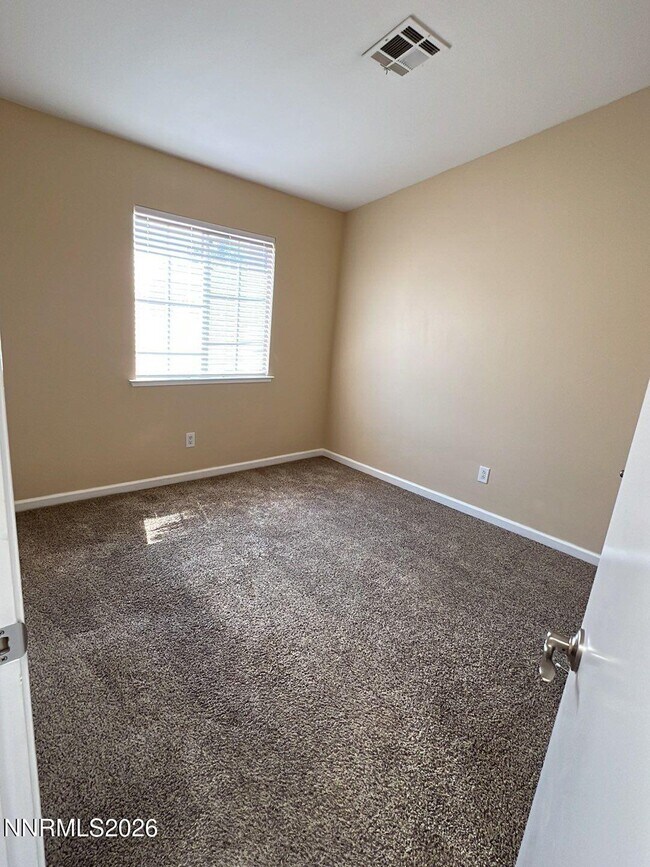 Building Photo - 5765 Vista Serena Way