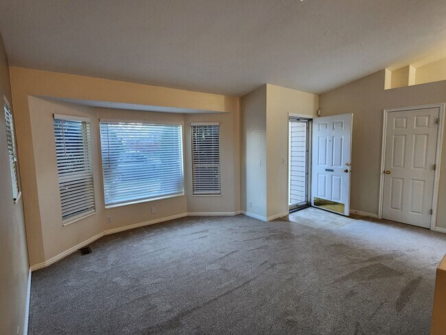 Foto del edificio - 3 Bd 2 Bath Home with Office