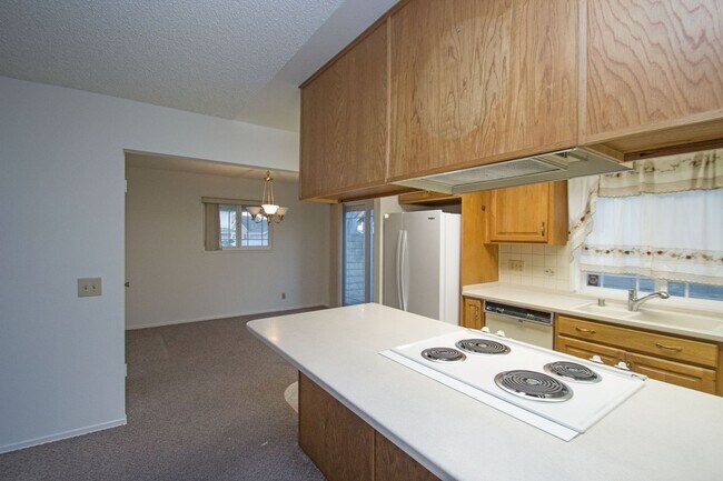 Foto del edificio - This lovely North Oxnard 4 bedroom 2 bath home with Vintage Oxnard Vides!!! COMING SOON