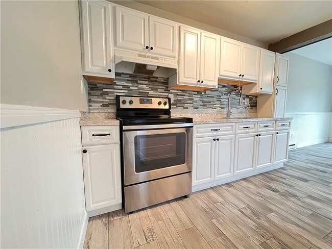 Building Photo - 5 Brookside Dr