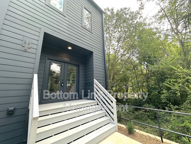 Foto del edificio - 1352 Briar Creek Rd