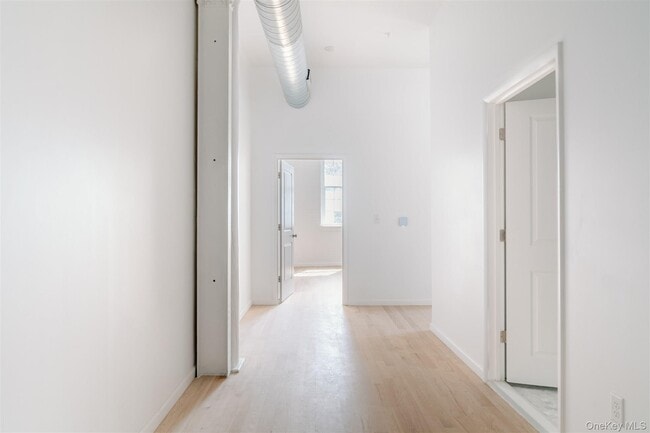 Building Photo - 155 River St