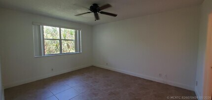 Building Photo - 8721 Wiles Rd