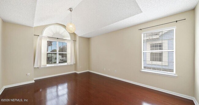 Foto del edificio - 629 10th Ave S