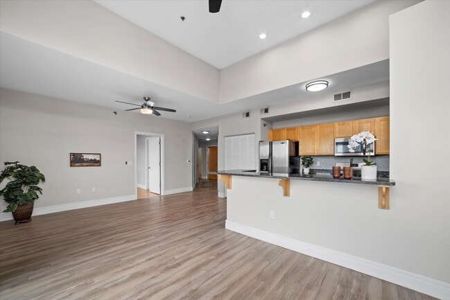 Building Photo - 2121 S Kinnickinnic Ave