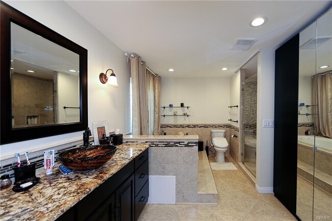 Building Photo - 16513 Moorpark St