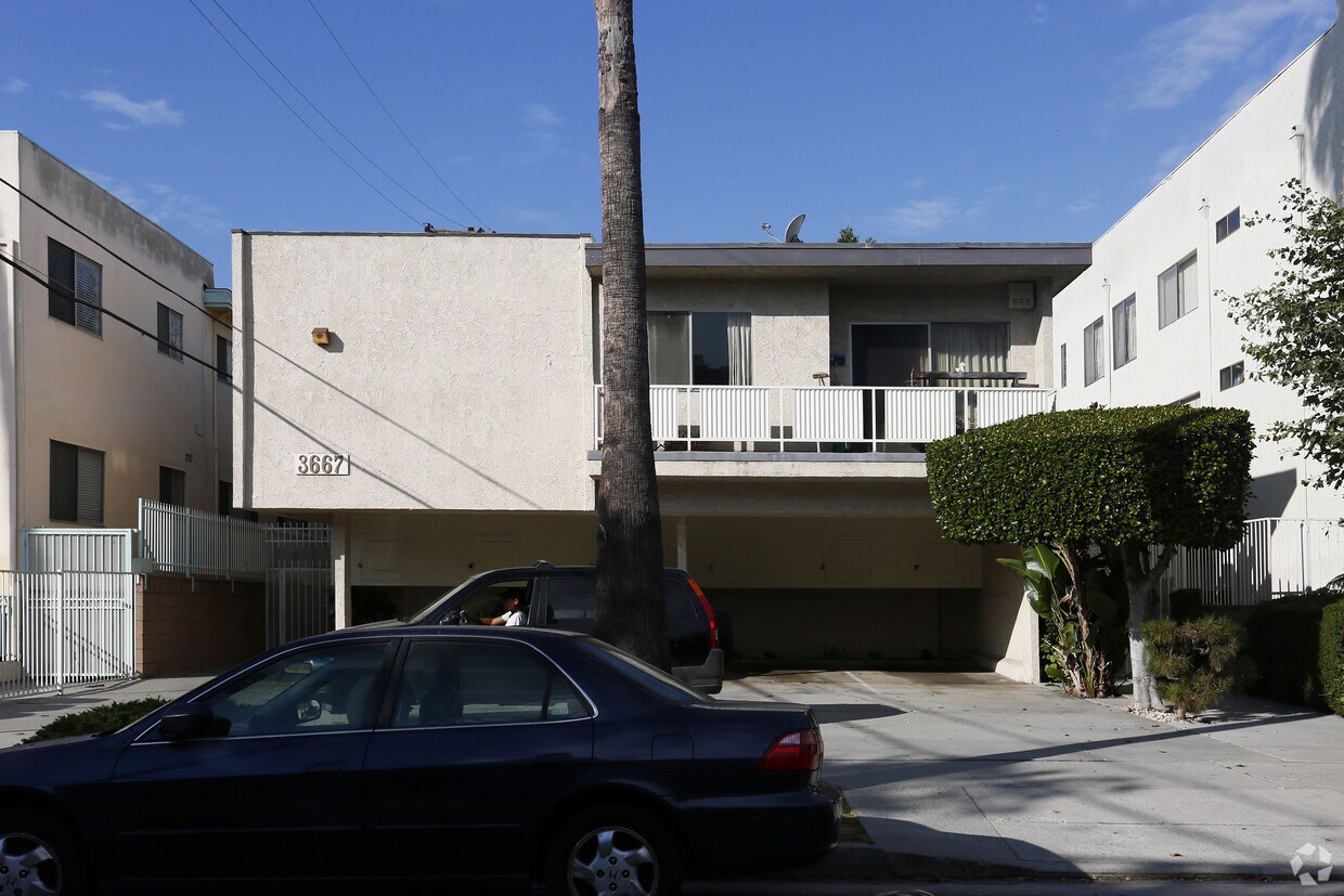 Foto del edificio - 3667 Clarington Ave
