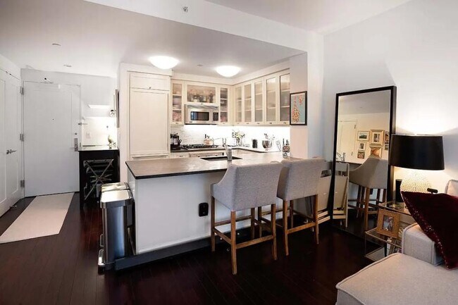 Building Photo - 0 bedroom in New York NY 10069