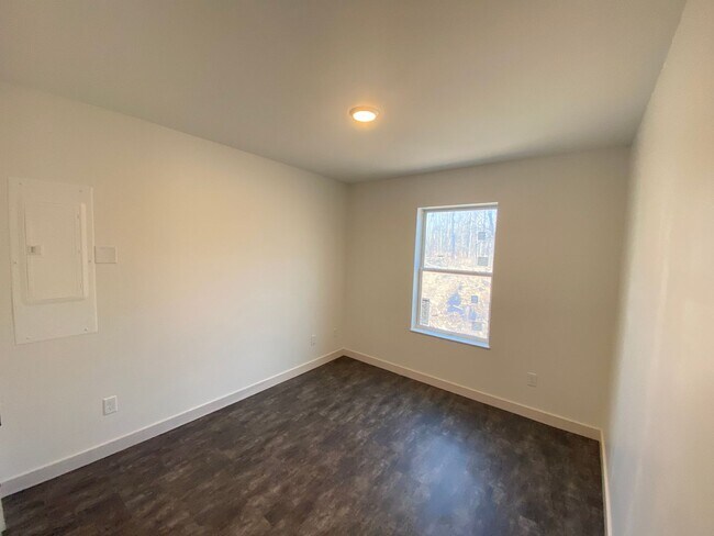 Foto del edificio - AVAILABLE JUNE - New Construction 3 Bed, 2 Bath Home....Perfect Location!