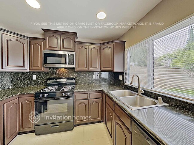Foto del edificio - 20307 Elkwood St
