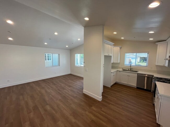 Building Photo - 4628 La Verne Avenue