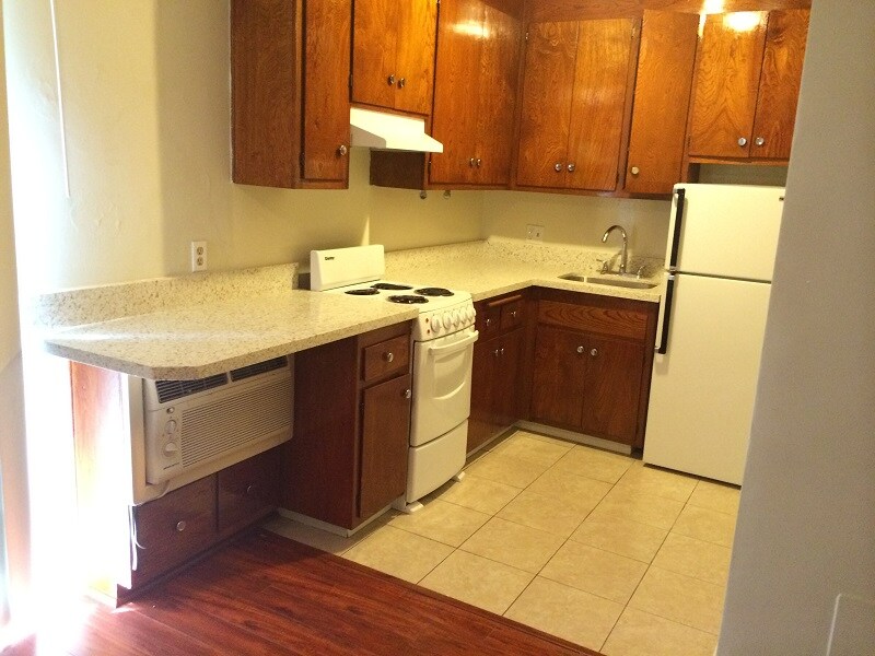 Primary Photo - 530 Veteran Ave