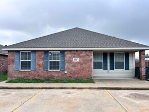 Building Photo - 4440 Brown St