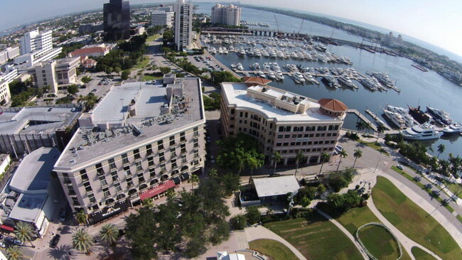 Foto del edificio - 101 N Clematis St