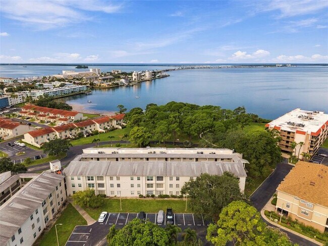 Foto del edificio - 2700 Bayshore Blvd