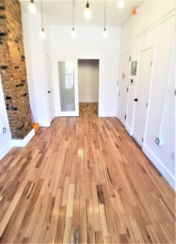 454 E 138th St Unit 3A, Bronx, NY 10454 Room for Rent in Bronx, NY