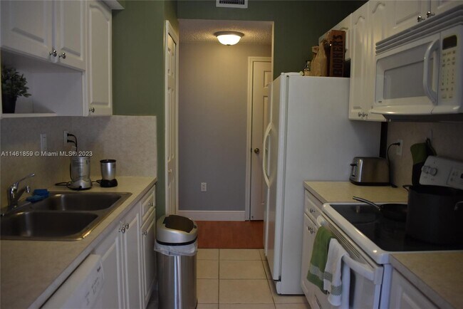 Building Photo - 7085 Nova Dr