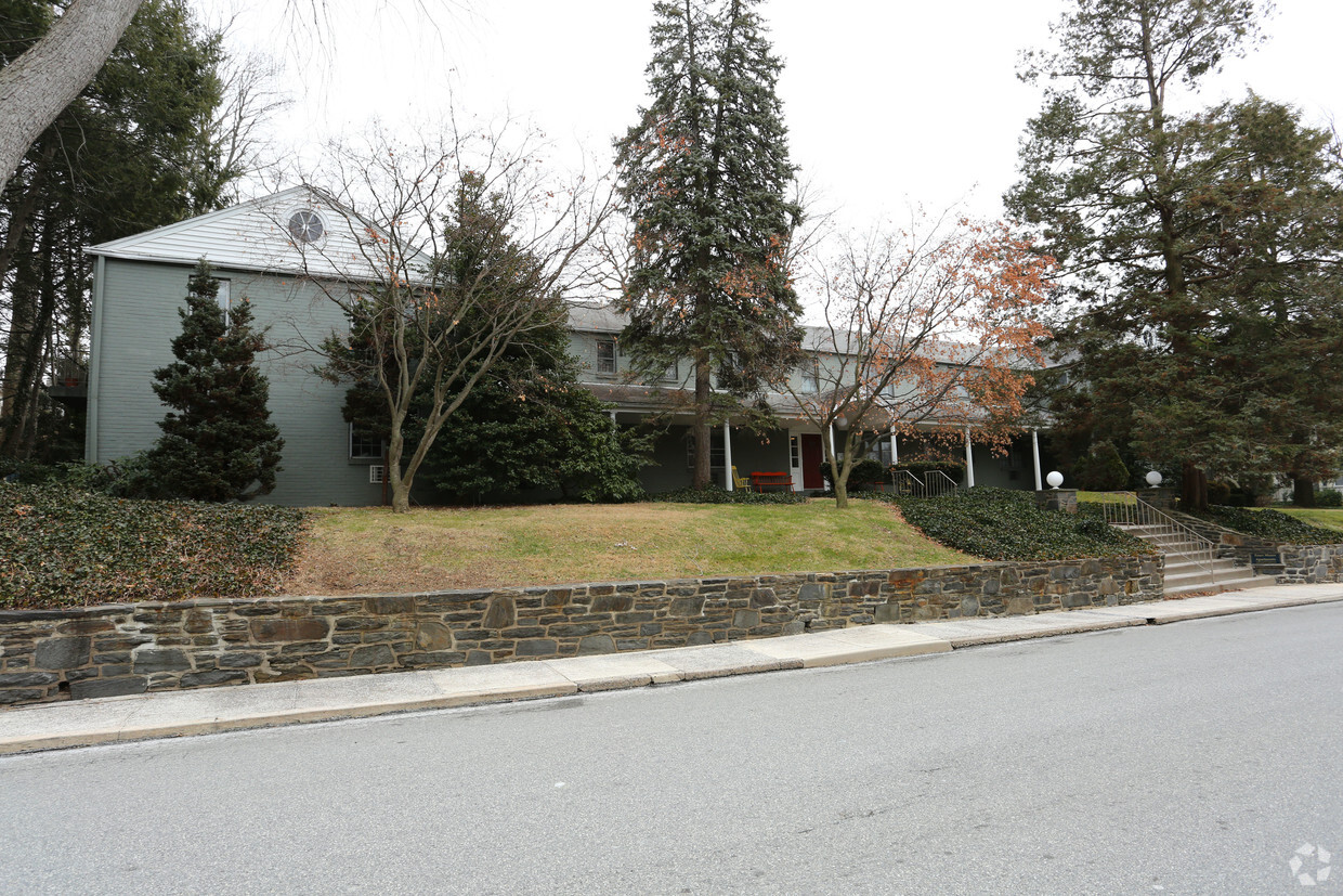 Primary Photo - 205 N Essex Ave