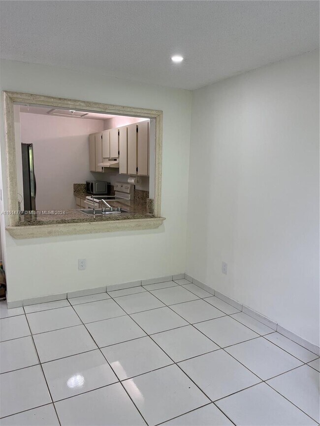 Building Photo - 2610 W 67th Pl