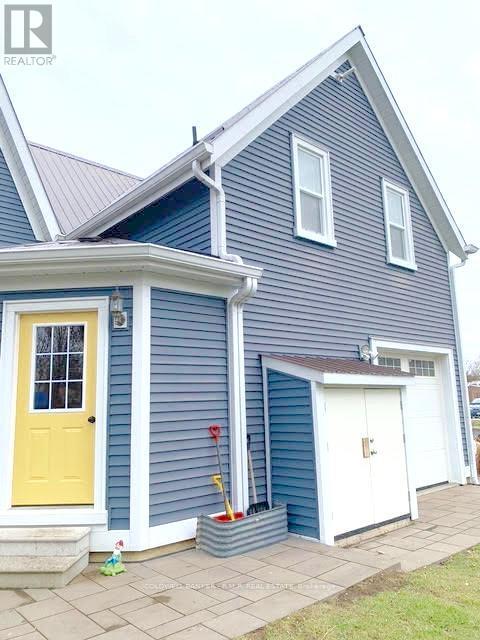 Building Photo - 126 Reach St