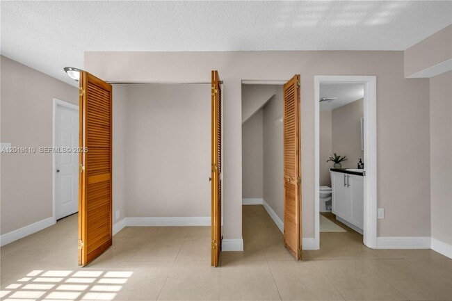 Foto del edificio - 671 W 80th St