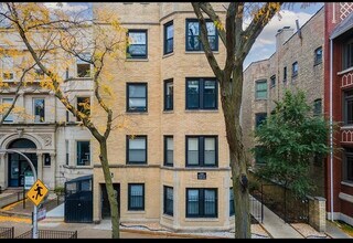 Building Photo - 646 W Roscoe St