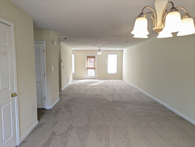 Building Photo - Large 3 Bedroom Townhome in Mooresville