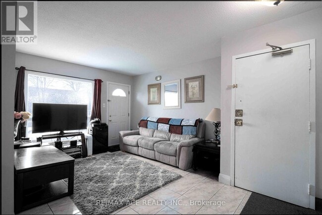 Building Photo - 401-401 Wentworth St W
