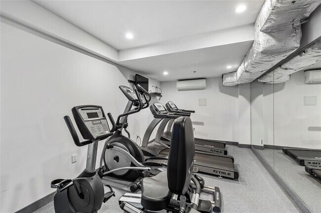 Foto del edificio - 43-12-43214 214th Pl