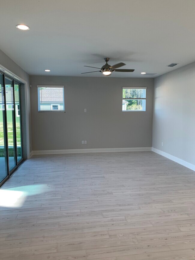 Building Photo - 42 Verdure St