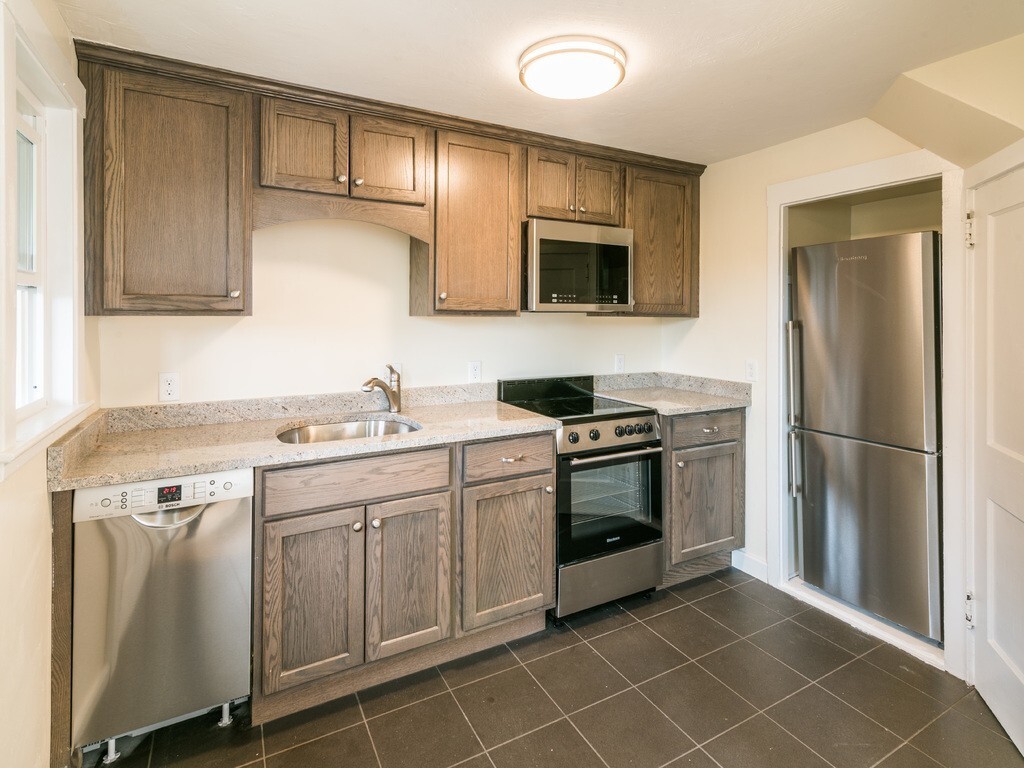 Primary Photo - 21 York Ave