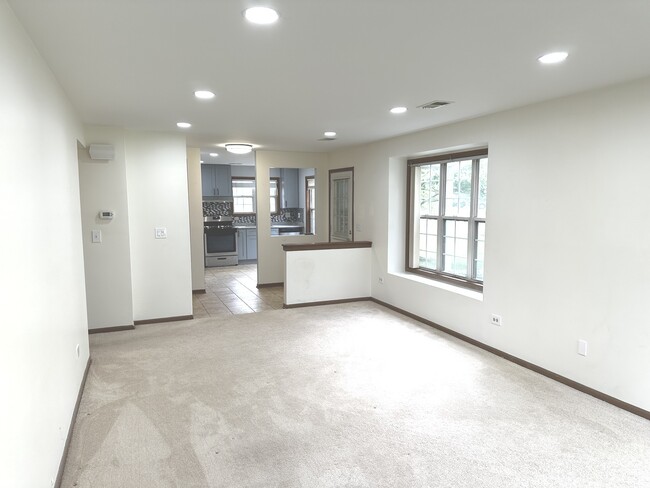 Building Photo - 317 Sheffield Dr