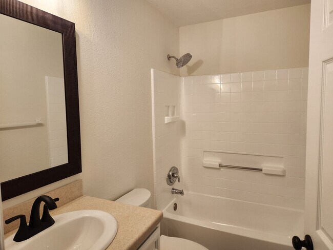Foto del edificio - Cozy 3BR 1BA House Near Buckingham Area