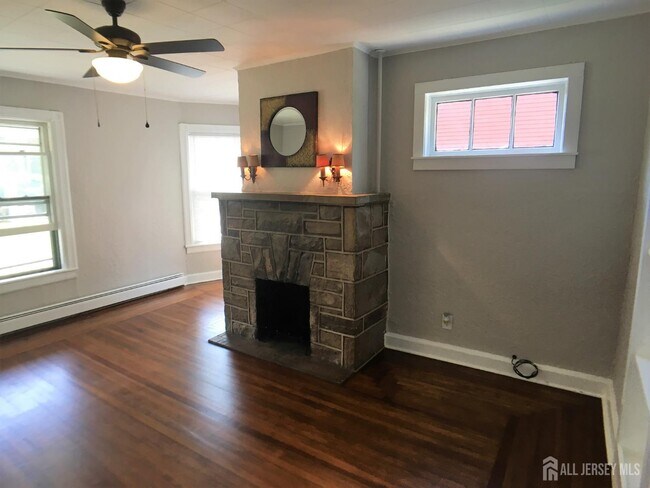 Building Photo - 68 W Cliff St