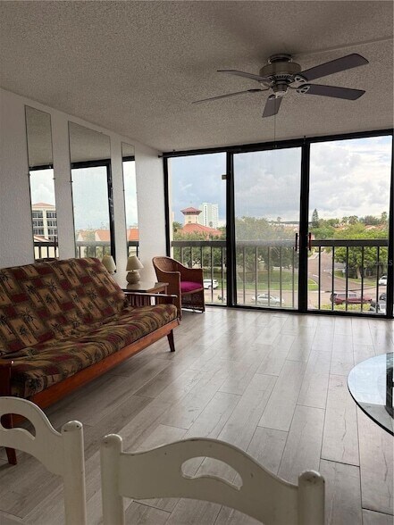Foto del edificio - 255 Dolphin Point