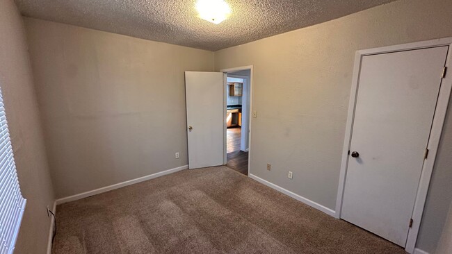 Building Photo - $995- 3 bed 1 bath Single Family Home