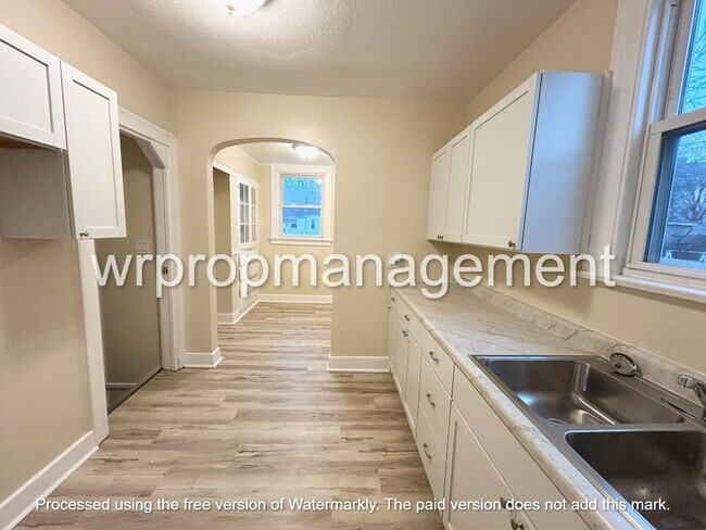 Foto del edificio - 4121 Kingsbury Ave