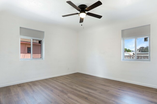 Building Photo - 621 S Melendres St