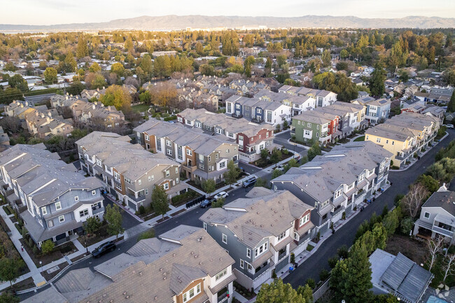 Building Photo - Mora Drive Rowhomes