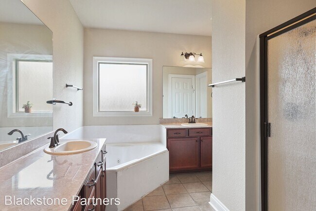 Foto del edificio - 3 br, 2 bath House - 6107 Waterford Lane