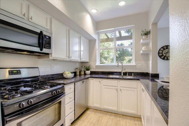 Kitchen #2 - 108 Bryant St